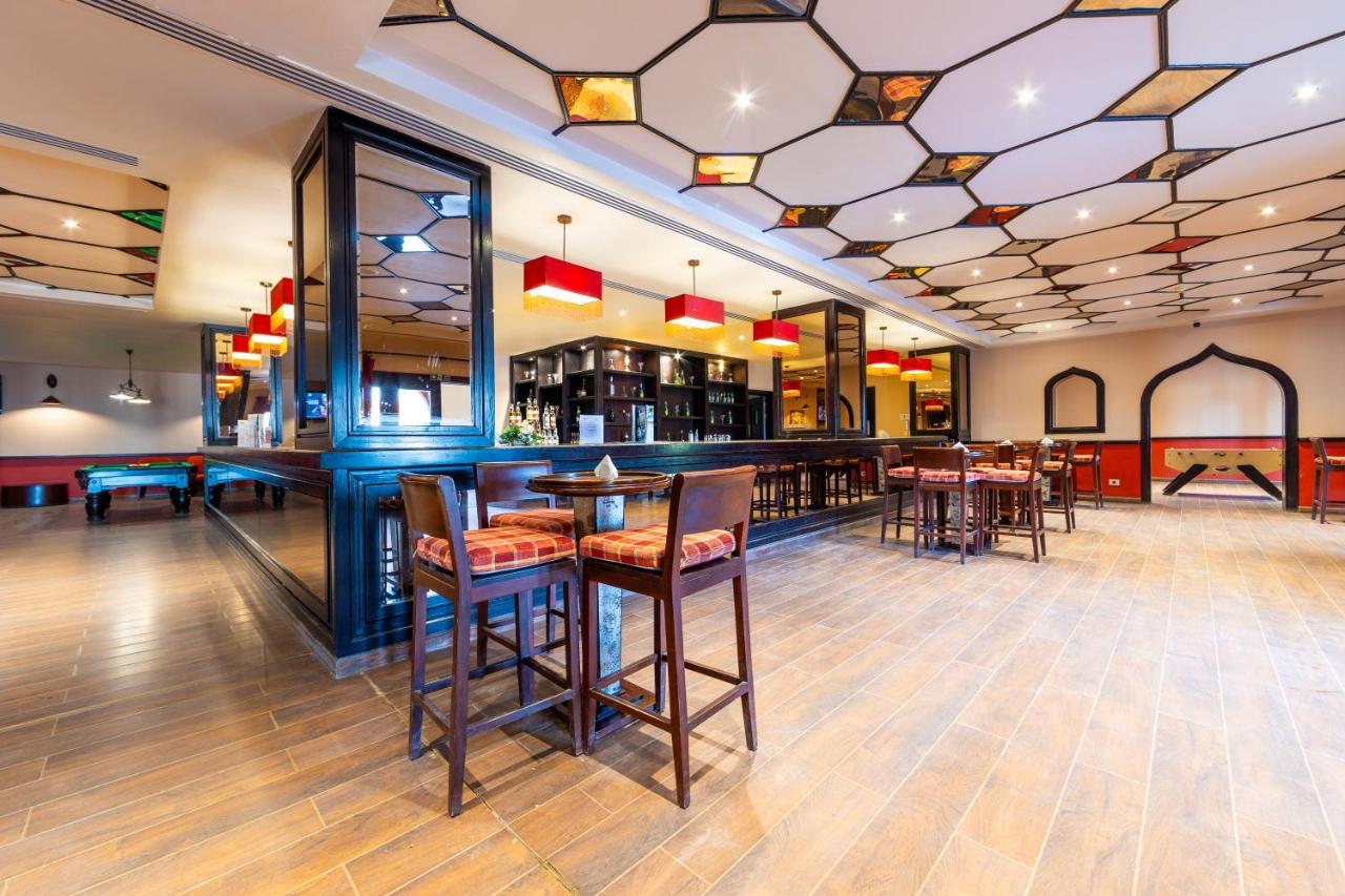 Hotel Grand Waterworld Makadi Family Star - Couples And Families Only à Hurghada Extérieur photo The lounge at the airport