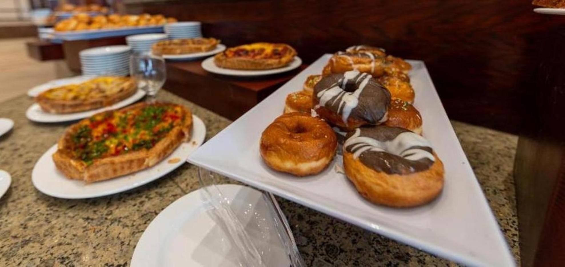 Hotel Grand Waterworld Makadi Family Star - Couples And Families Only à Hurghada Extérieur photo A selection of donuts